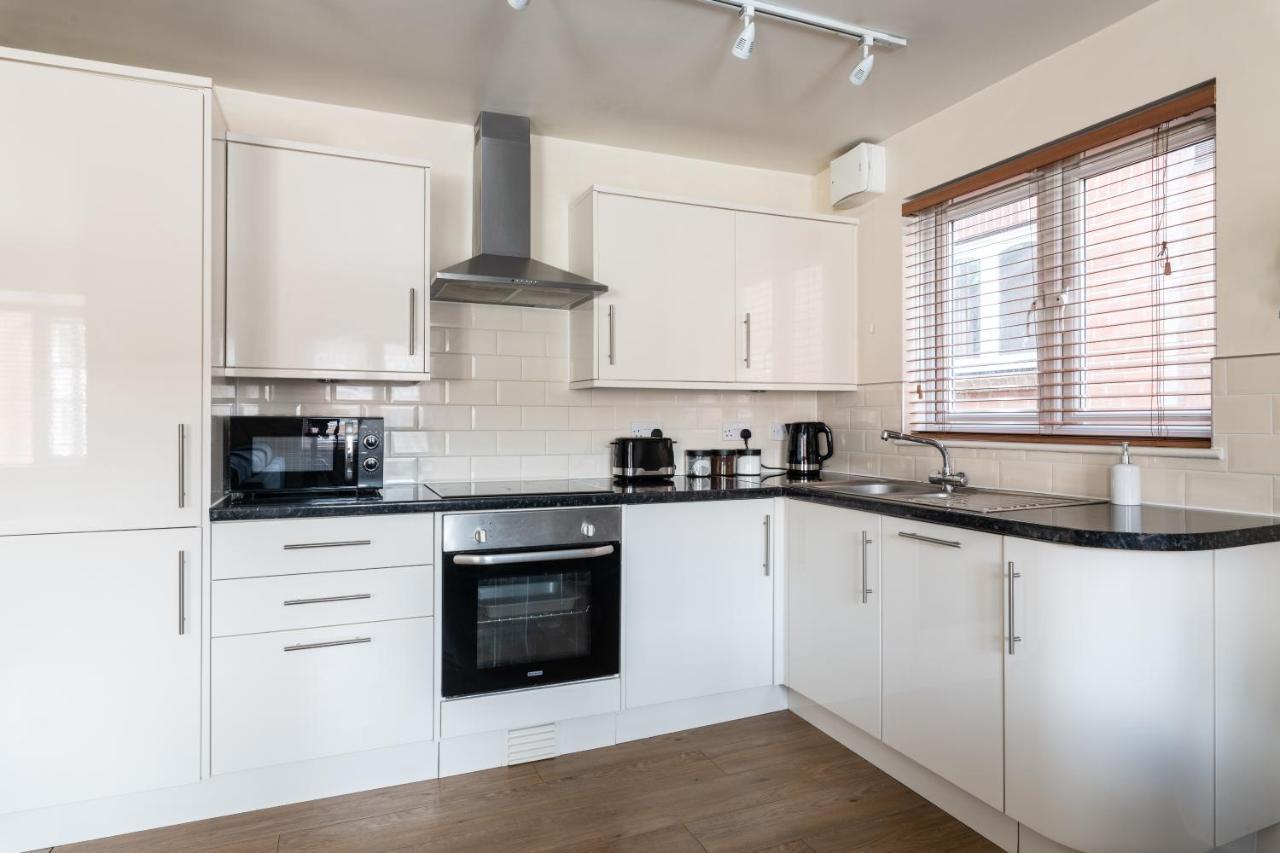 Spacious 2Br Flat - 2 Free Parking Spaces - Near Lgw Airport Crawley (West Sussex) Exterior foto