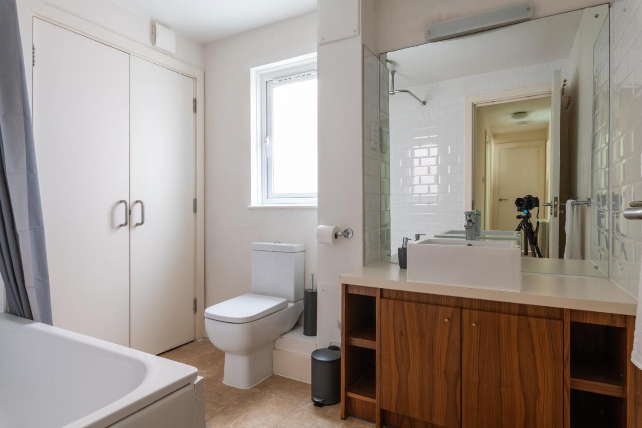 Spacious 2Br Flat - 2 Free Parking Spaces - Near Lgw Airport Crawley (West Sussex) Exterior foto