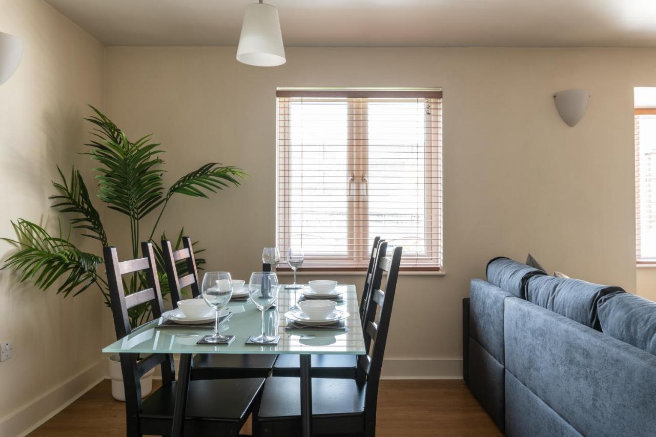Spacious 2Br Flat - 2 Free Parking Spaces - Near Lgw Airport Crawley (West Sussex) Exterior foto