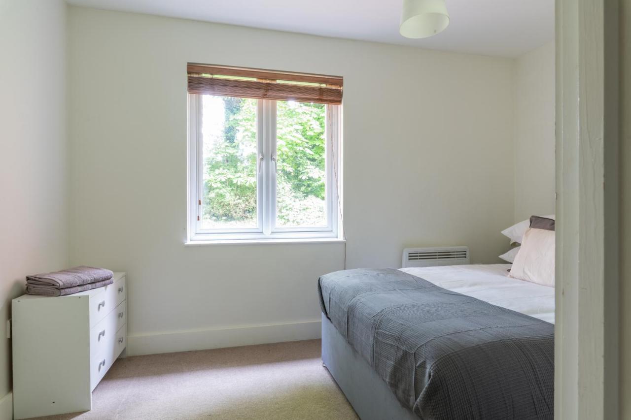 Spacious 2Br Flat - 2 Free Parking Spaces - Near Lgw Airport Crawley (West Sussex) Exterior foto